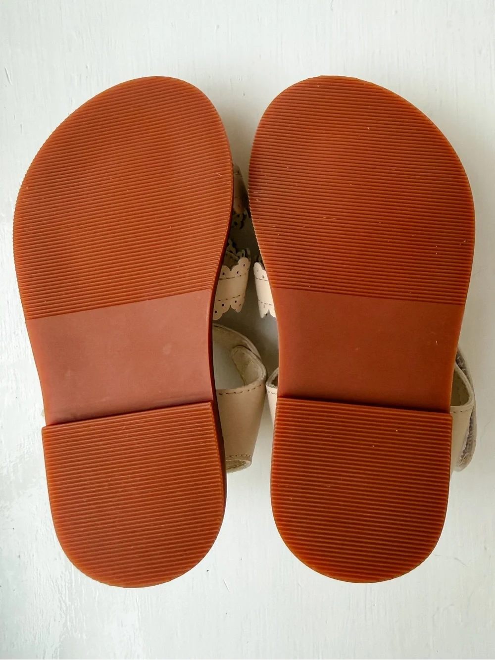 Felix and Flora Toddler Cream Scalloped Strap Sandals (Size 6)